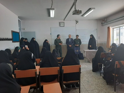 تقدیر از معلمان دبیرستان معارف شهرکرد به مناسبت روز معلم توسط شرکت فولاد توان‌ آور آسیا